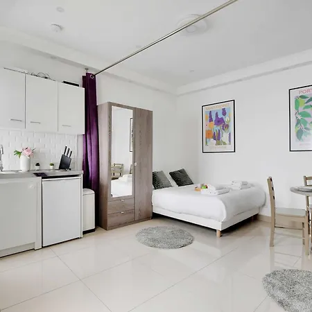 Charming For 2 - Near Voltaire & 11th Arr Town Hall, Appartamento Parigi